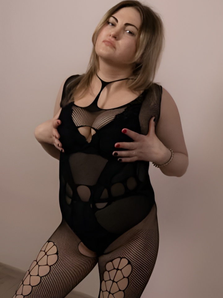 Виктория привлекальеная девушка из Калининграда цена от 2500 руб